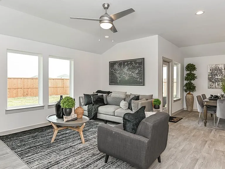 7918 Murciana Dr — Photo 19