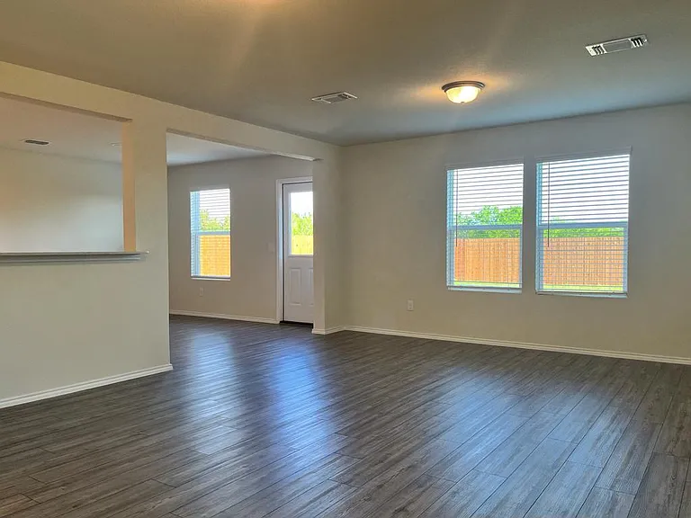 366 Lake Erie Dr — Photo 33