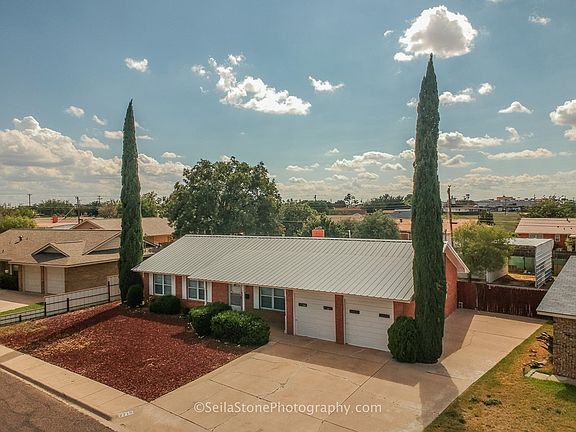 3rd image of 2719 Custer Ave