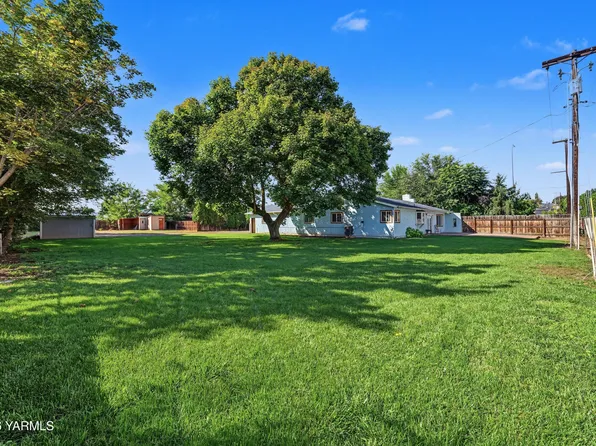 1701 S 72nd Ave, Yakima, WA 98908