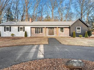 221 Hillcrest Dr N, Cranston, RI 02921