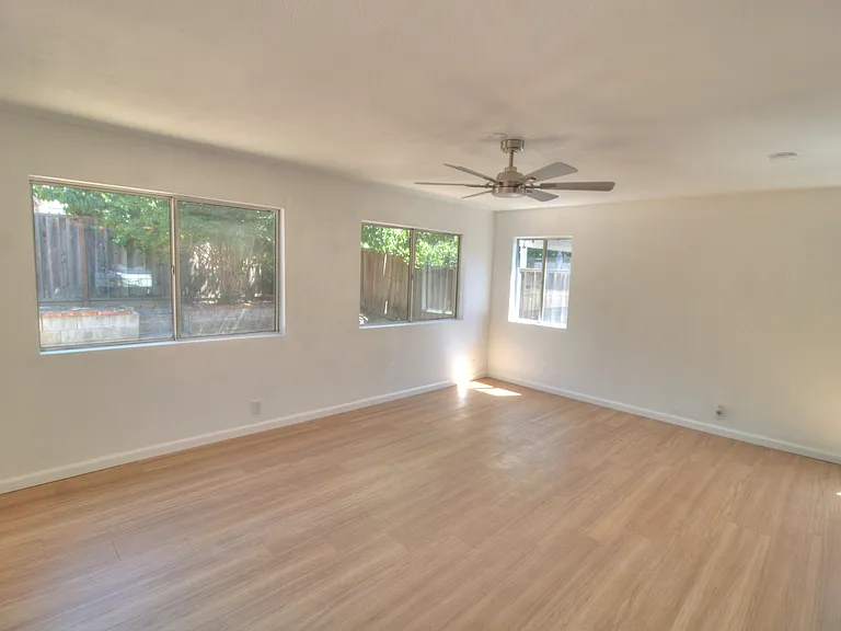 74 Avenida Espana — Photo 11
