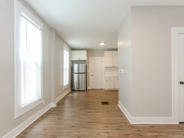 513074_018_living_room_12972755.jpg