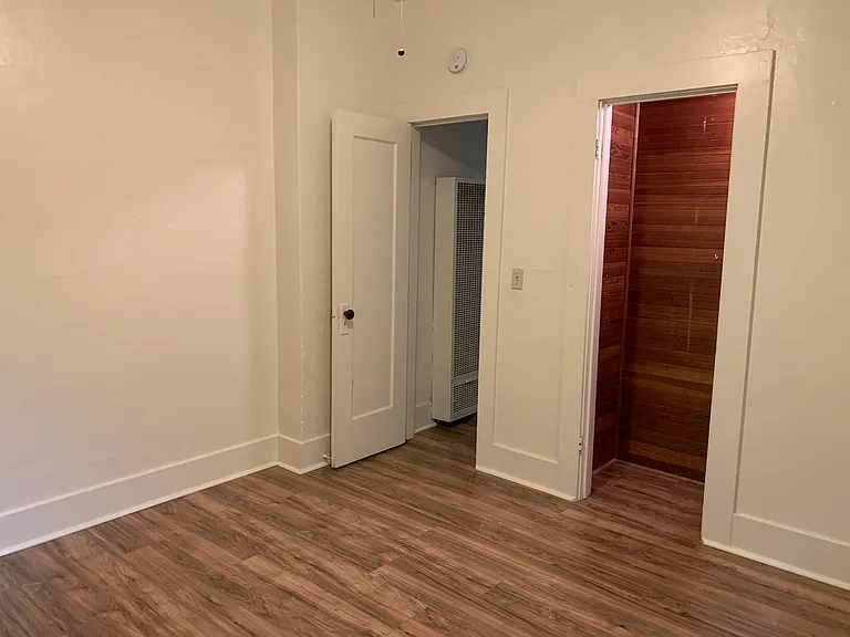 814 Almond St — Photo 4