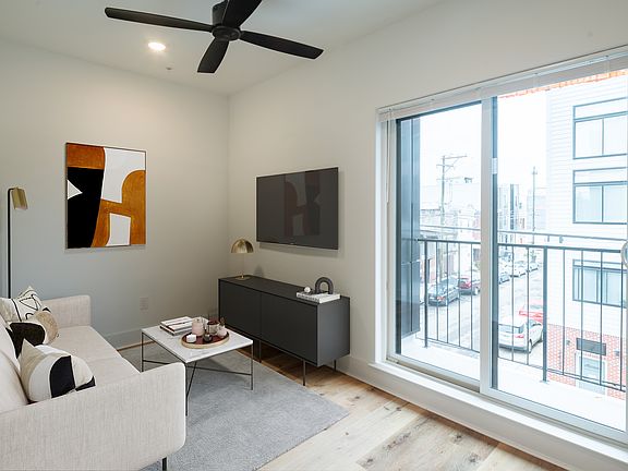 2nd image of 2621 W Oxford St Unit 306
