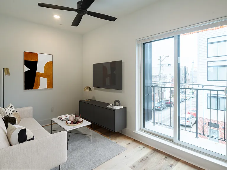 2621 W Oxford St #306 — Photo 2
