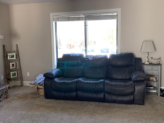Living Room Image 4