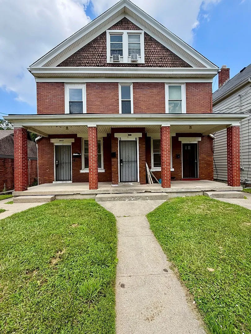 2 bed, 1.0 bath, $1,095 — Photo 1