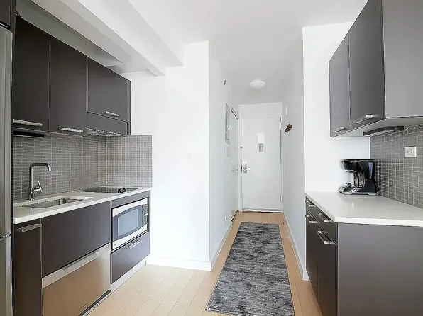 222 East 39th Street 14C image 1 of 7