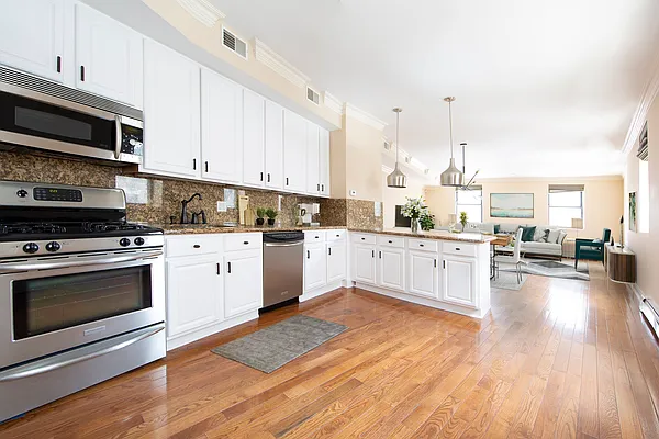 Rented by R New York | media 27