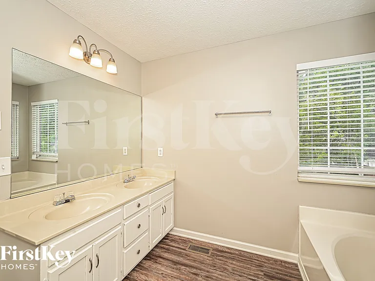 6005 Monroe Xing — Photo 14