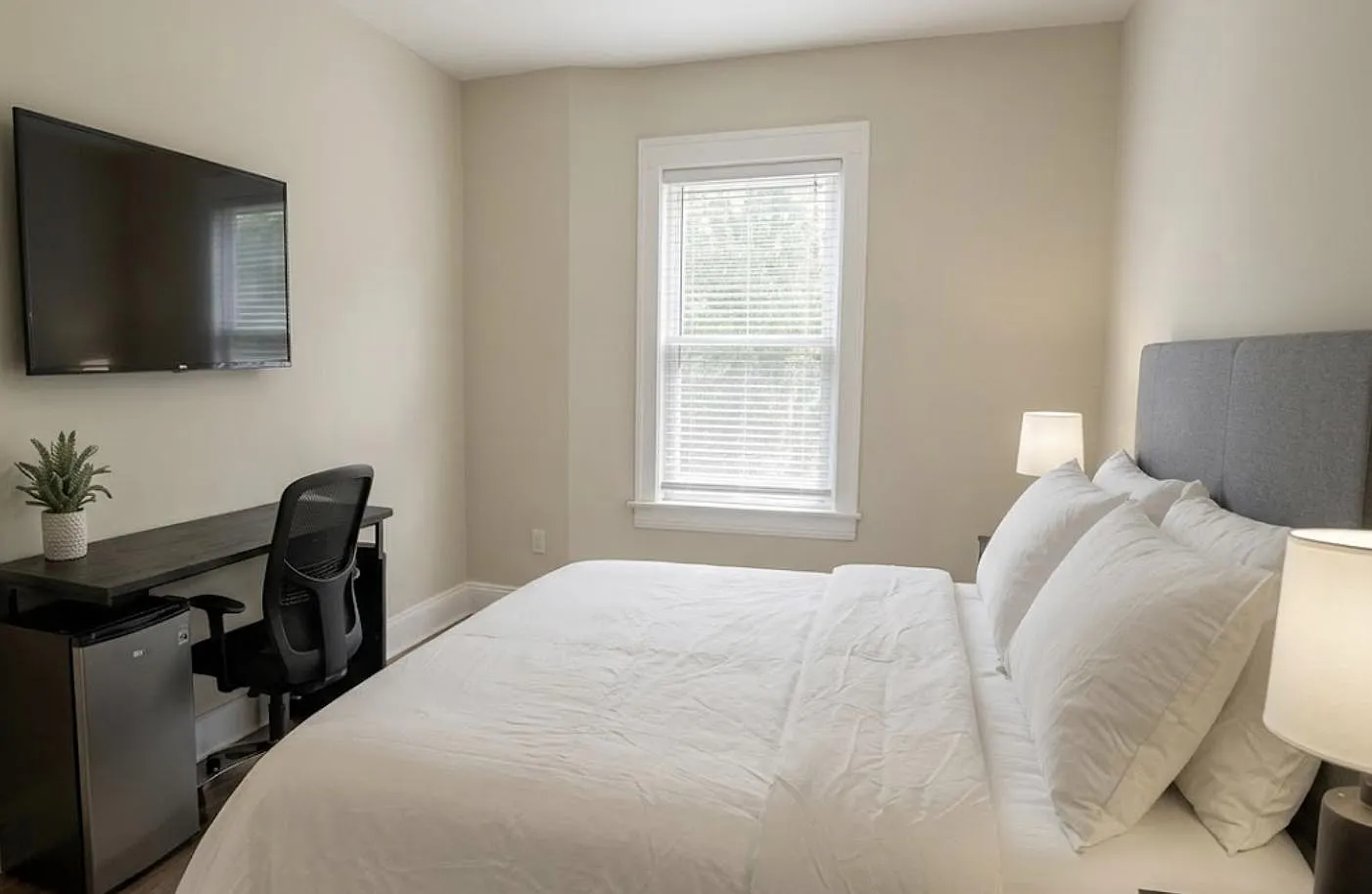 4 bed, 3.0 bath, 1800 sqft, $1,694 — Photo 1