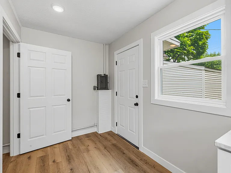 126 N Illinois St — Photo 10