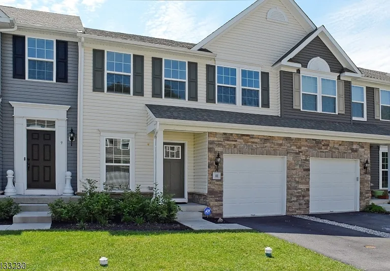 11 Shade Tree Ln — Photo 1