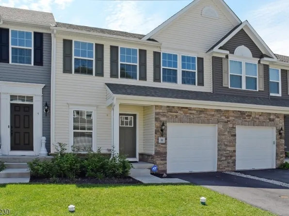 11 Shade Tree Ln, Mount Arlington, NJ 07856