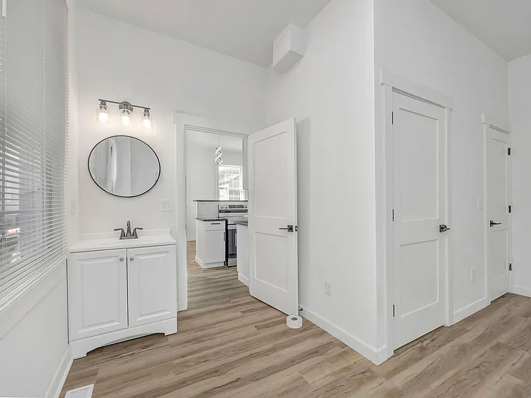 636 Watkins St #1 — Photo 15
