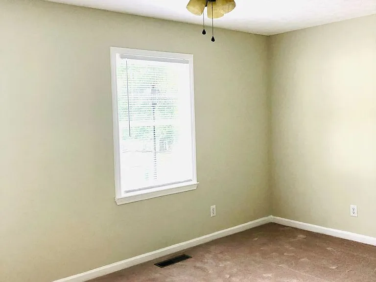 363 E Jefferson St — Photo 15