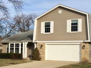 1034 Mayfair Dr, Libertyville, IL