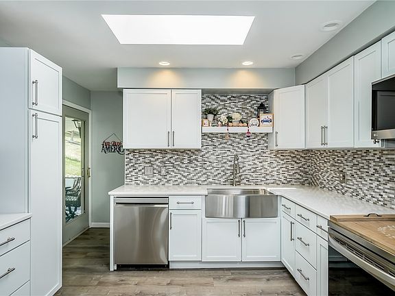 4th image of 3001 Warren Rd