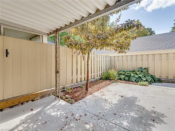 3rd image of 78 Menlo Park Dr