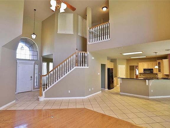 4th image of 1626 Lakeshore Dr