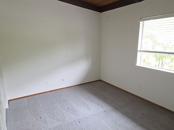 4th image of 915 E Blithedale Ave #4