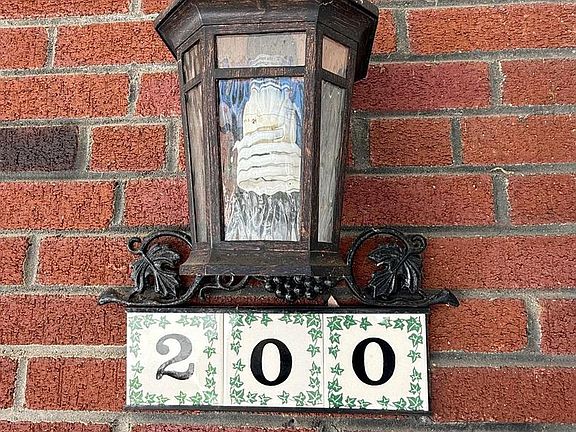 2nd image of 200 E Hilltop Rd