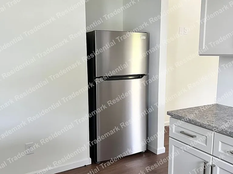 109 Avondale Ave — Photo 7