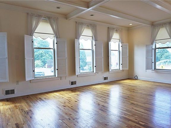 4th image of 23 Syracuse St #2