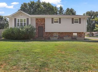 913 Long Branch Rd, Troy, IL 62294