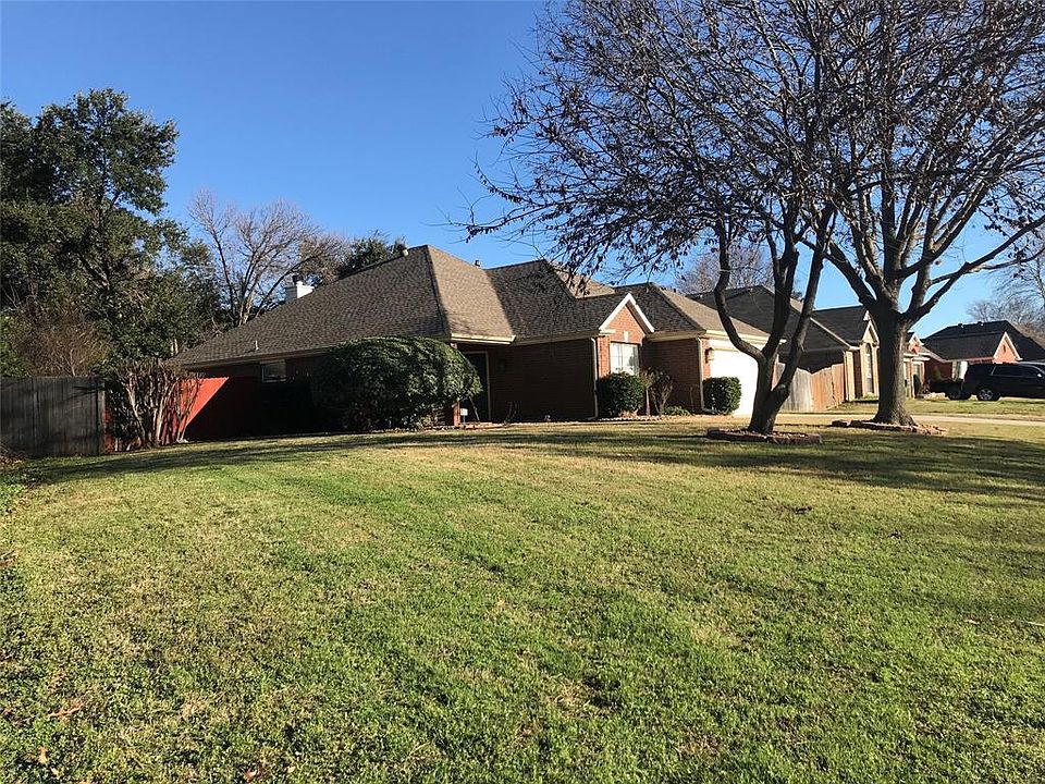1st image of 774 Lacey Oaks Ln