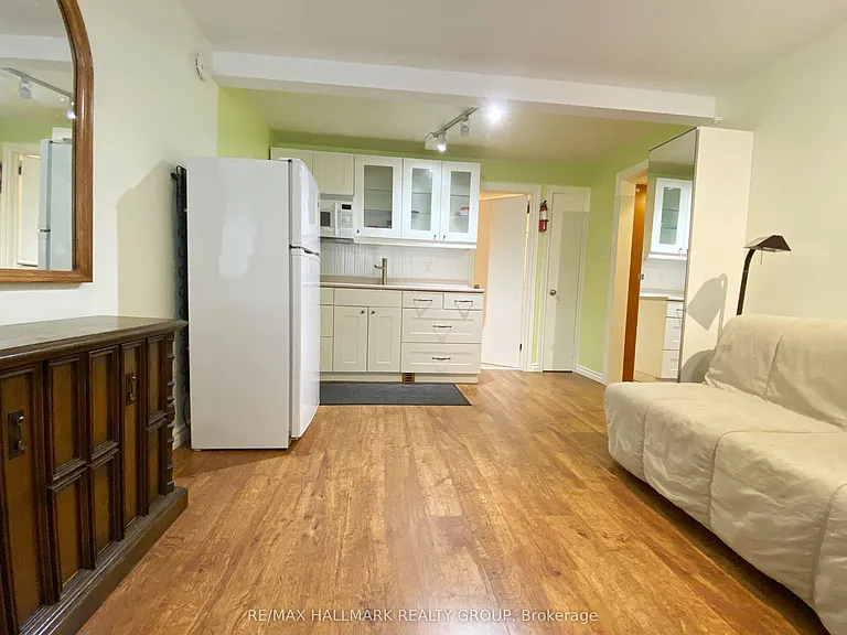 668 Morin St #B — Photo 10
