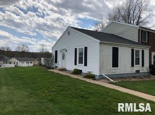 205 Carriage Hl, Macomb, IL 61455