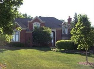 5821 Pine Aire Ct, Rochester, MI 48306