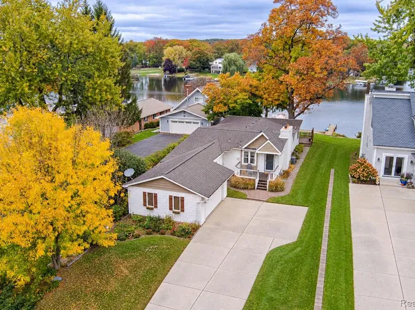 10470 King Rd, Davisburg, MI 48350