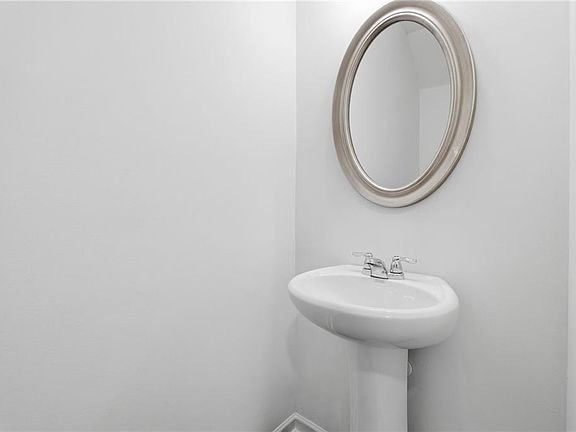 4th image of 7134 Gladstone Cir
