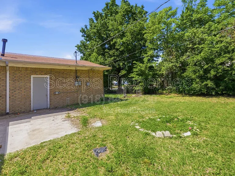 313 E Woodrow Pl — Photo 25