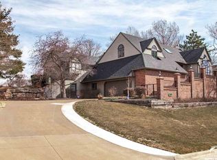 2000 Crossgate Dr, Lawrence, KS 66047