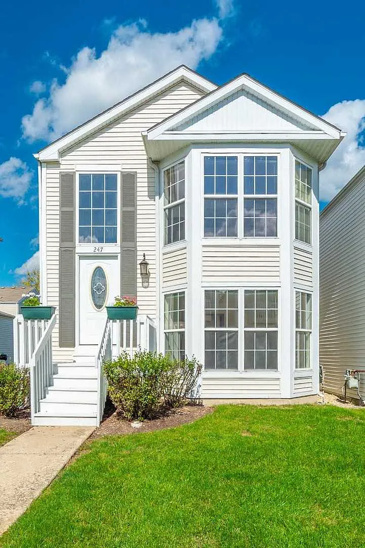 247 W Washington St photo 1