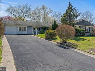 68 Thornhill Ln, Willingboro, NJ 08046