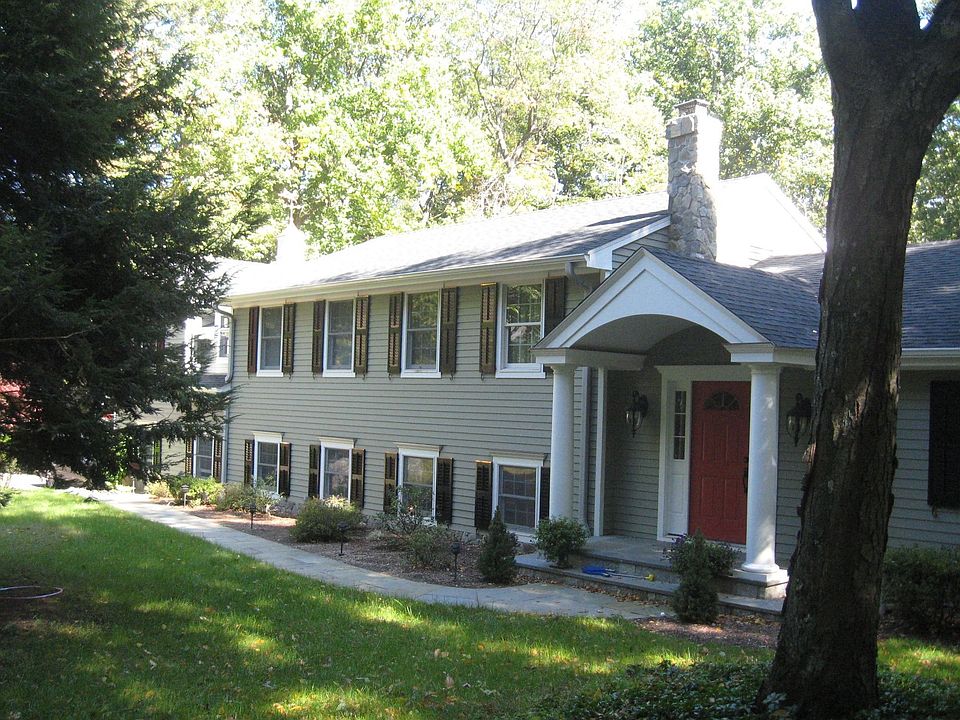 2nd image of 36 Blueberry Hill Pl