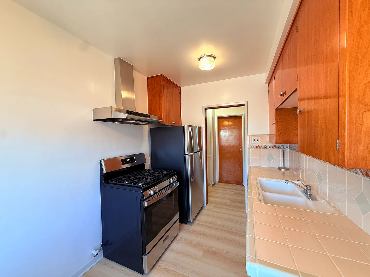 1 bed, 590 sqft, $1,800 — Photo 1
