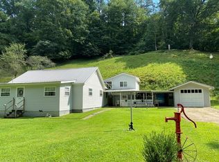 1643 Doctors Creek Rd, Clendenin, WV 25045