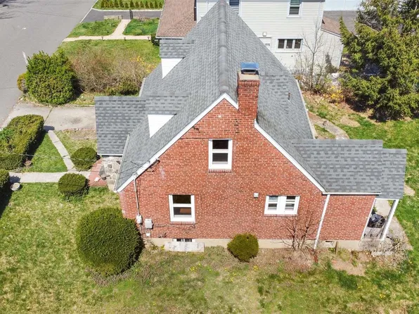 9 Clark Drive, Great Neck, NY 11020