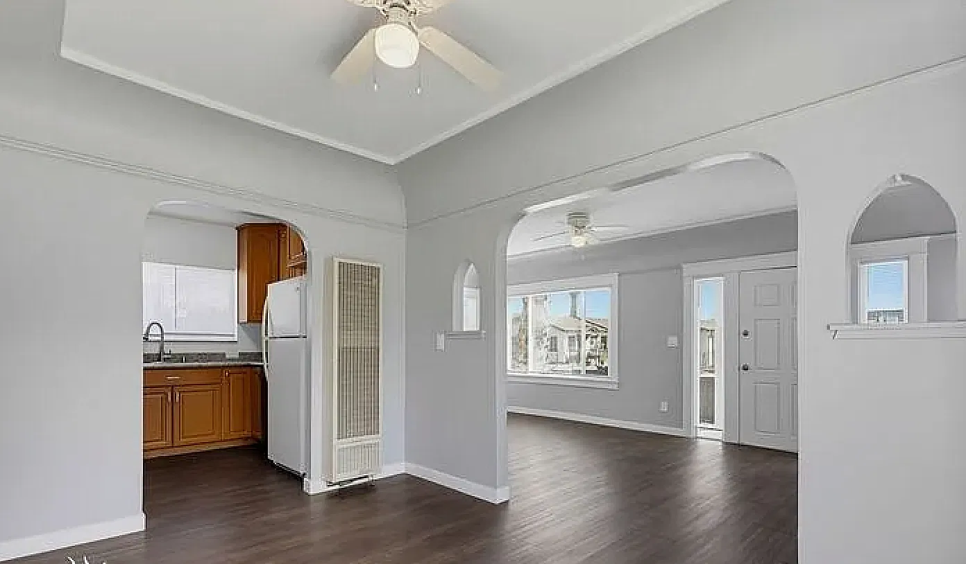 3 bed, 2289 sqft, $2,950 — Photo 2