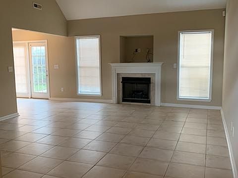 5th image of 601 Camden Cove Ln