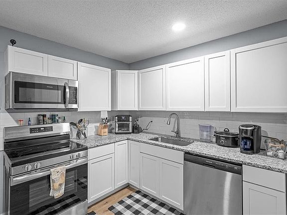 4th image of 10711 Ewing Dr