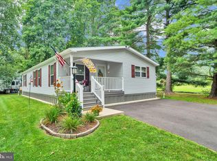 20 Holiday Ave, Hatfield, PA 19440