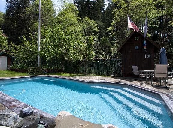 2nd image of 121 Flame Tree Rd