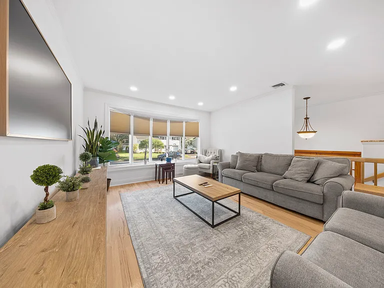 62 Sycamore Rd — Photo 4